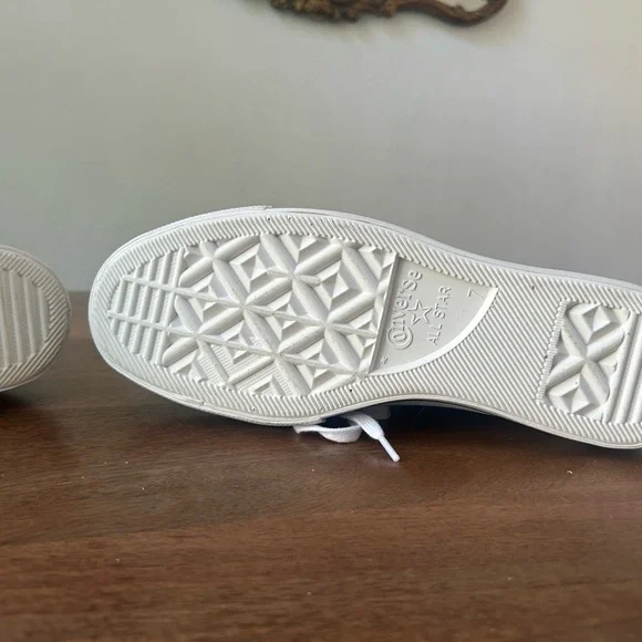 Converse Chuck Taylor All Star Platform White Leather High-Tops NWOT - Picture 6 of 16